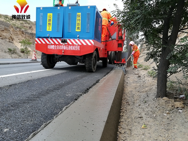 大型滑模機(jī)